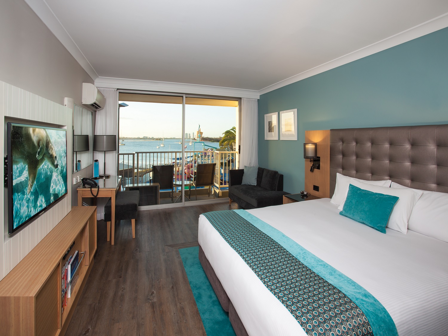 Premium King View Room - BEAT THE CLOCK
